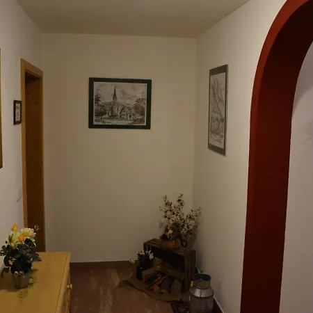 Haus Ambros Apartment *
