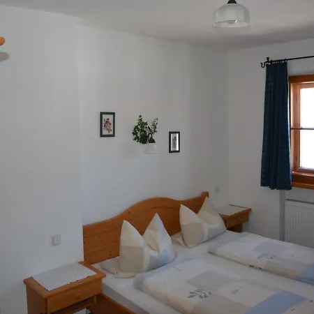 Haus Ambros Apartment *